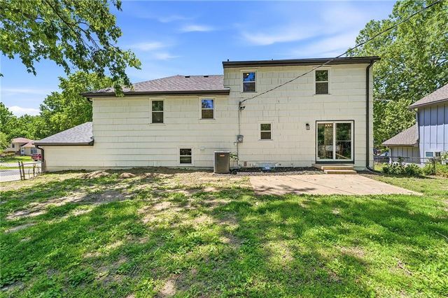 13309 Park Hills Drive, Grandview, MO 64030