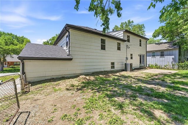 13309 Park Hills Drive, Grandview, MO 64030