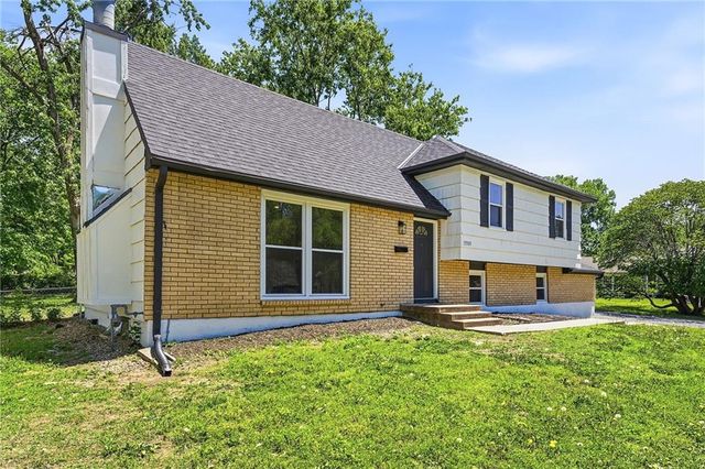 13309 Park Hills Drive, Grandview, MO 64030