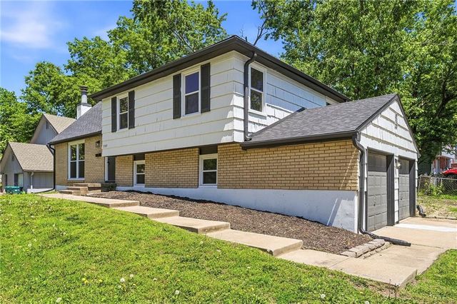 13309 Park Hills Drive, Grandview, MO 64030