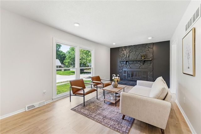 13309 Park Hills Drive, Grandview, MO 64030