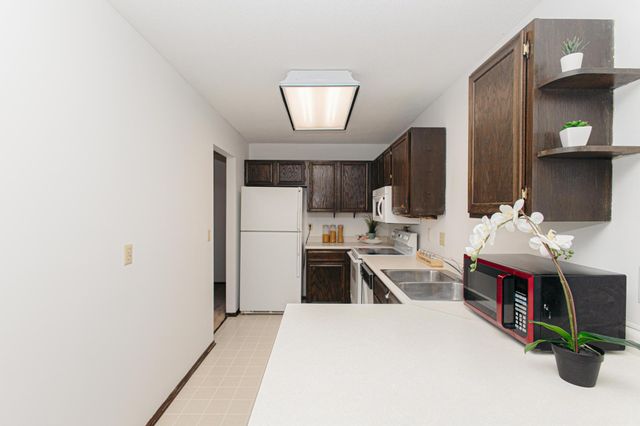 6570 Upper 35th Street N, Oakdale, MN 55128