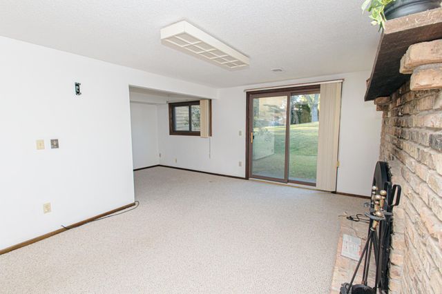 6570 Upper 35th Street N, Oakdale, MN 55128