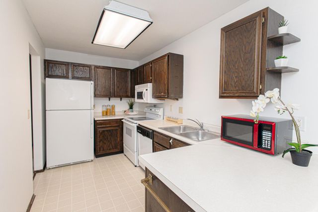 6570 Upper 35th Street N, Oakdale, MN 55128