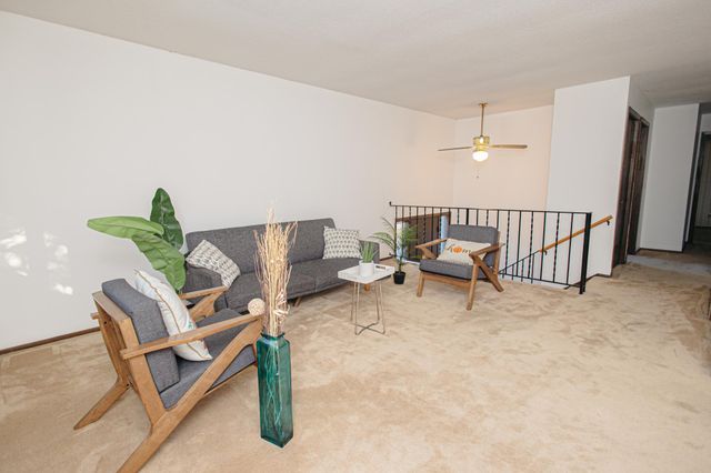 6570 Upper 35th Street N, Oakdale, MN 55128