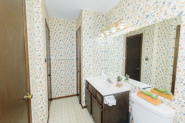 6570 Upper 35th Street N, Oakdale, MN 55128