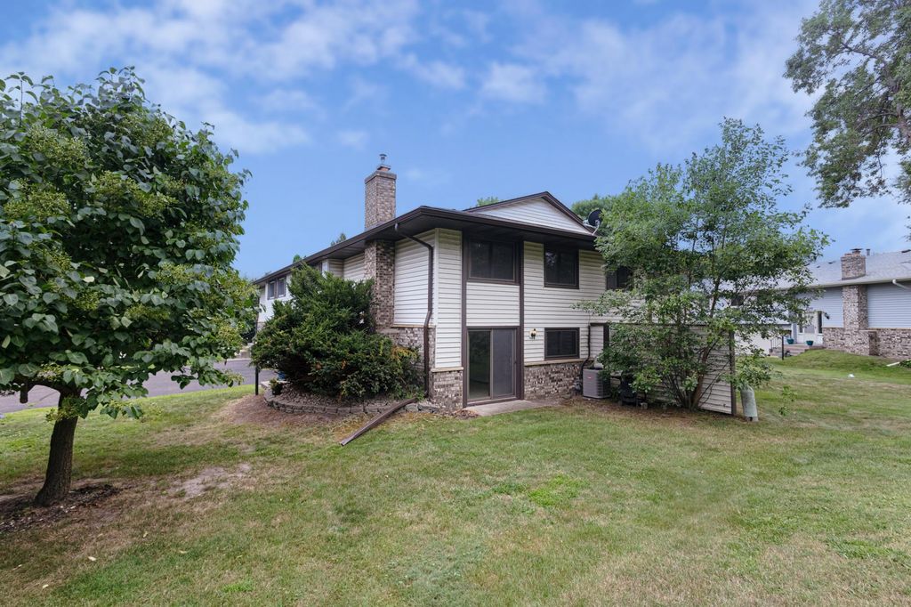 6570 Upper 35th Street N, Oakdale, MN 55128 — photo 3