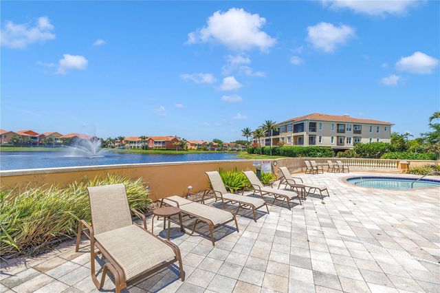 10 FRANKLIN COURT S 63D, St Petersburg, FL 33711