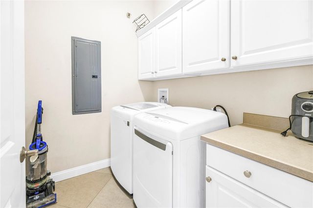 10 FRANKLIN COURT S 63D, St Petersburg, FL 33711