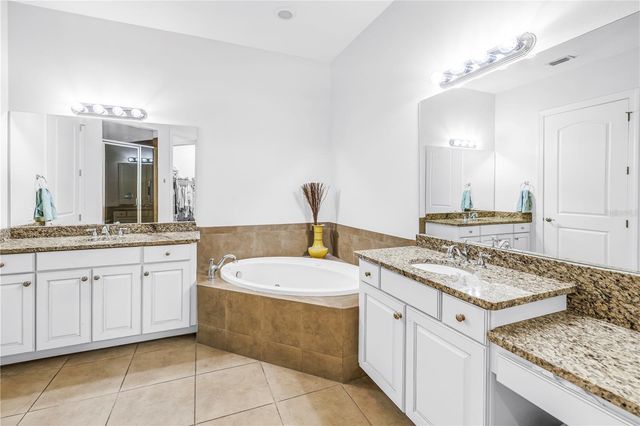 10 FRANKLIN COURT S 63D, St Petersburg, FL 33711
