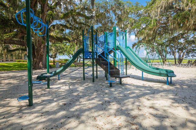 12 Palm Isle Ct, Hilton Head Island, SC 29926