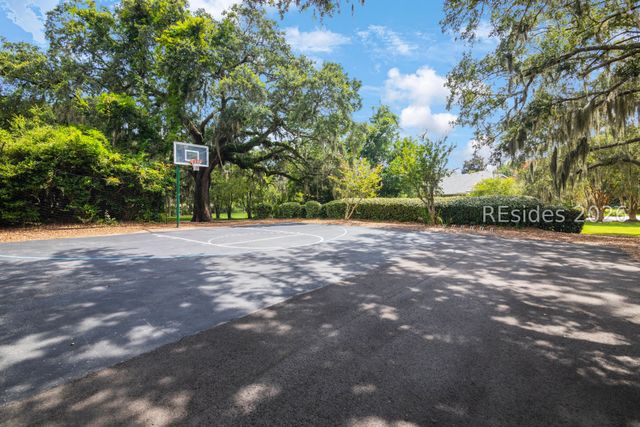 12 Palm Isle Ct, Hilton Head Island, SC 29926