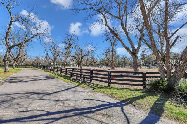 12 Palm Isle Ct, Hilton Head Island, SC 29926