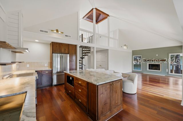 12 Palm Isle Ct, Hilton Head Island, SC 29926