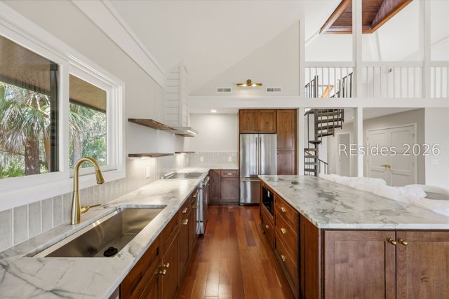 12 Palm Isle Ct, Hilton Head Island, SC 29926