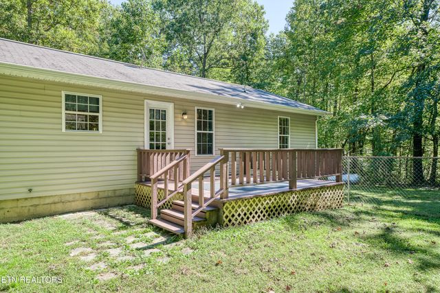 2412 Arrow Tr, Monterey, TN 38574