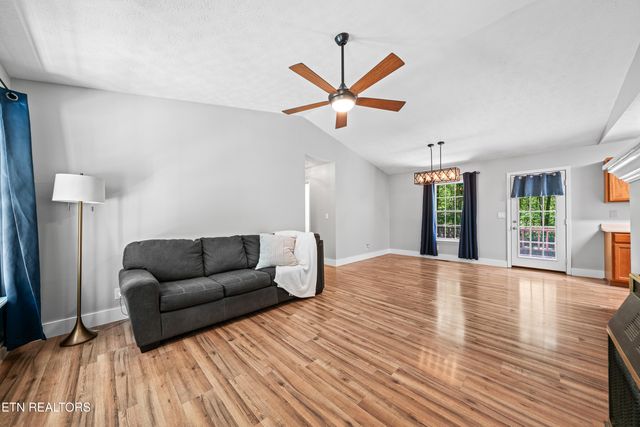 2412 Arrow Tr, Monterey, TN 38574