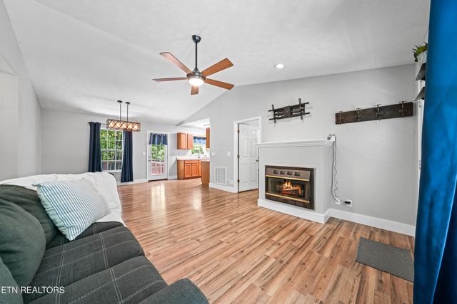 2412 Arrow Tr, Monterey, TN 38574