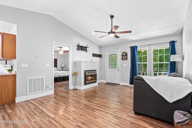 2412 Arrow Tr, Monterey, TN 38574