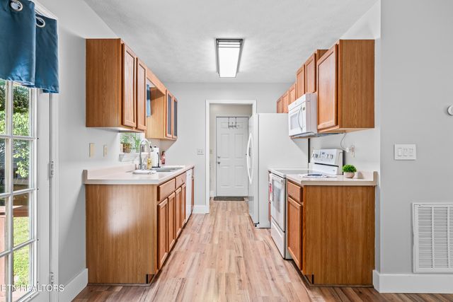 2412 Arrow Tr, Monterey, TN 38574