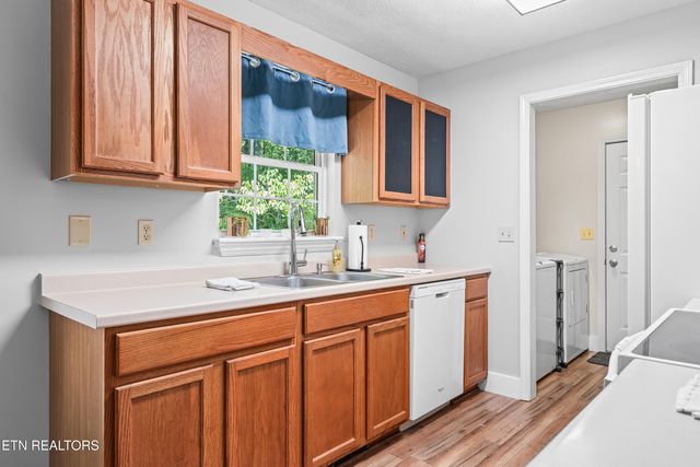 2412 Arrow Tr, Monterey, TN 38574