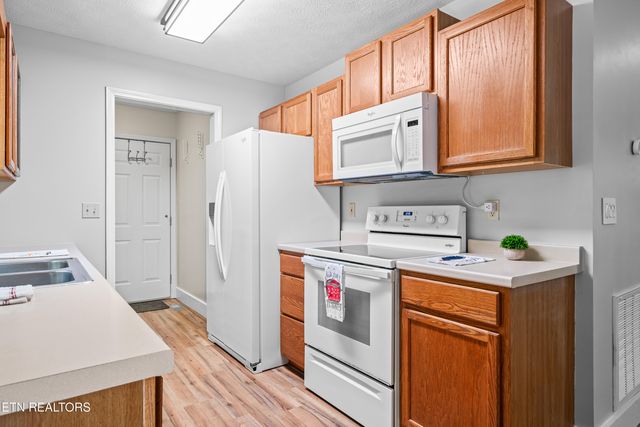 2412 Arrow Tr, Monterey, TN 38574