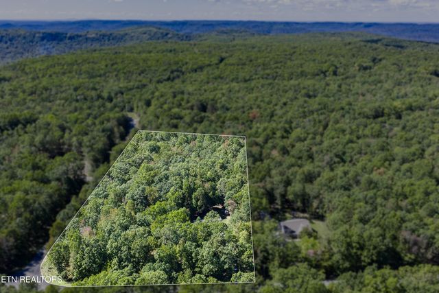 2412 Arrow Tr, Monterey, TN 38574