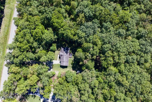 2412 Arrow Tr, Monterey, TN 38574