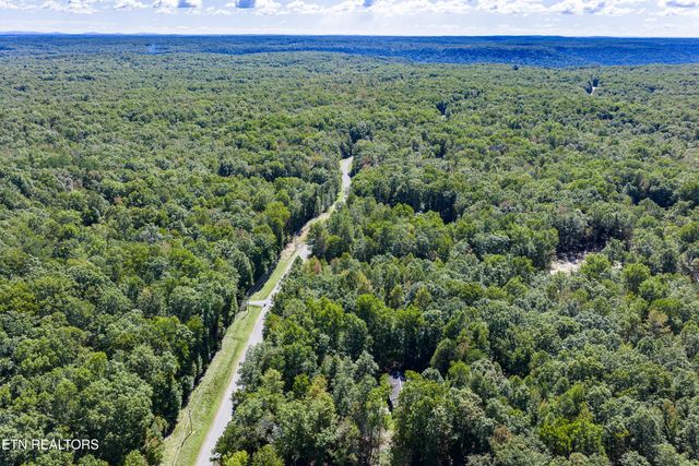 2412 Arrow Tr, Monterey, TN 38574