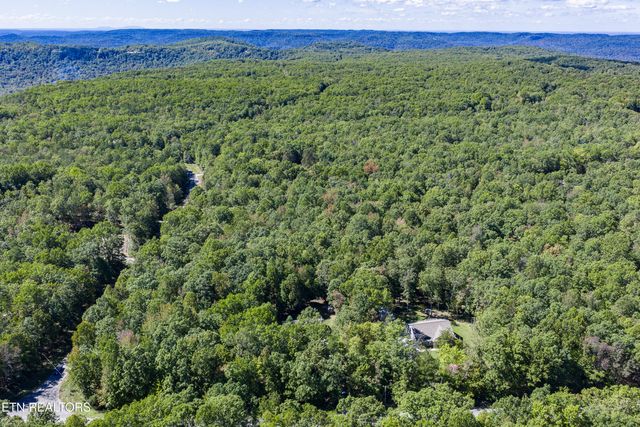 2412 Arrow Tr, Monterey, TN 38574