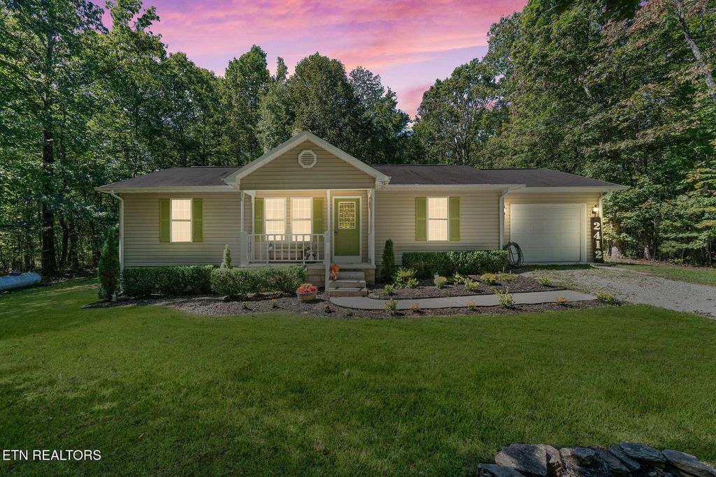 2412 Arrow Tr, Monterey, TN 38574