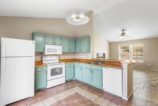 10254 Dover Rdg Apt 806, San Antonio, TX 78250