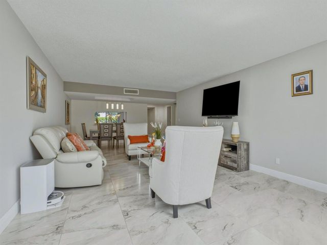 6698 N 10th Ave Avenue N 116, Lake Worth, FL 33467