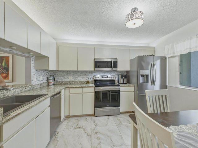 6698 N 10th Ave Avenue N 116, Lake Worth, FL 33467