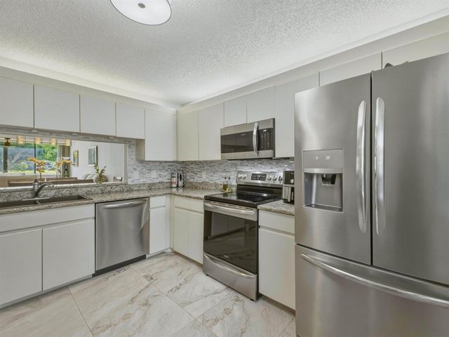 6698 N 10th Ave Avenue N 116, Lake Worth, FL 33467