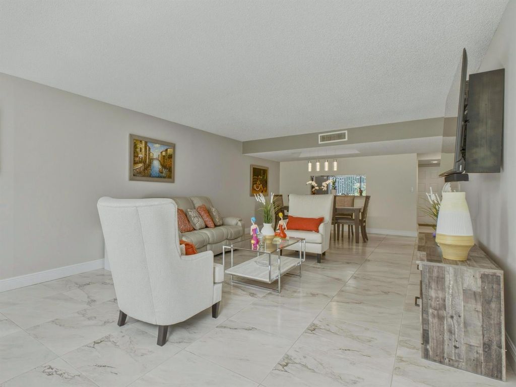 6698 N 10th Ave Avenue N 116, Lake Worth, FL 33467
