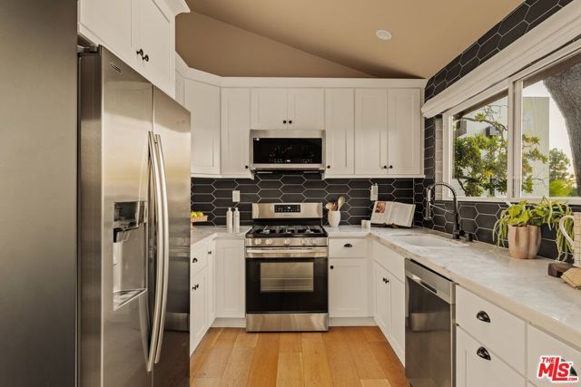 937 Lucile Avenue, Los Angeles, CA 90026