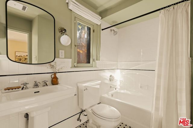 937 Lucile Avenue, Los Angeles, CA 90026