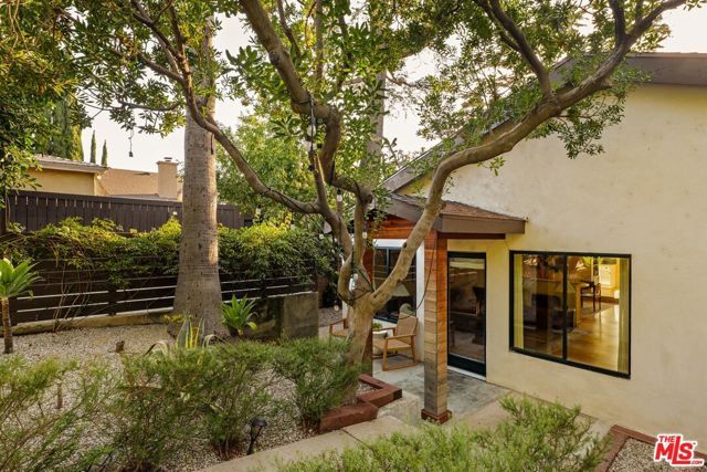 937 Lucile Avenue, Los Angeles, CA 90026