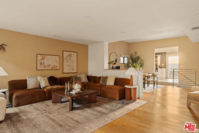 937 Lucile Avenue, Los Angeles, CA 90026