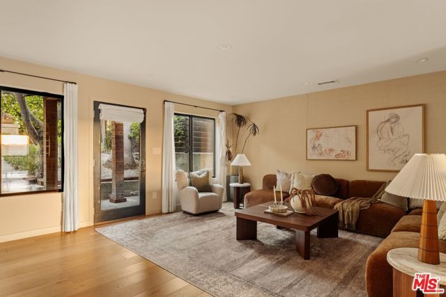 937 Lucile Avenue, Los Angeles, CA 90026