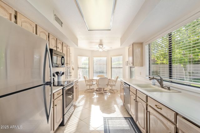 9329 W TOPEKA Drive, Peoria, AZ 85382