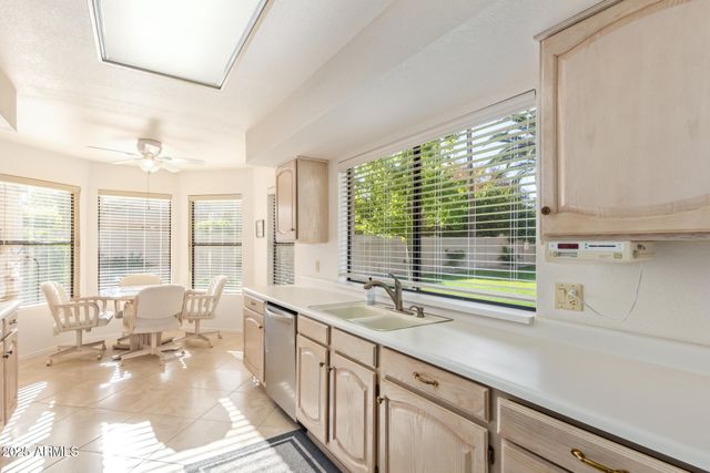 9329 W TOPEKA Drive, Peoria, AZ 85382