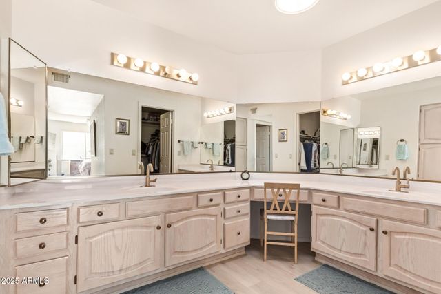 9329 W TOPEKA Drive, Peoria, AZ 85382