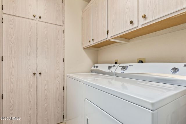 9329 W TOPEKA Drive, Peoria, AZ 85382