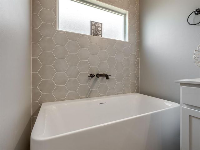 8104 NW NW 151st Circle, Edmond, OK 73013
