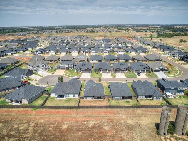8104 NW NW 151st Circle, Edmond, OK 73013
