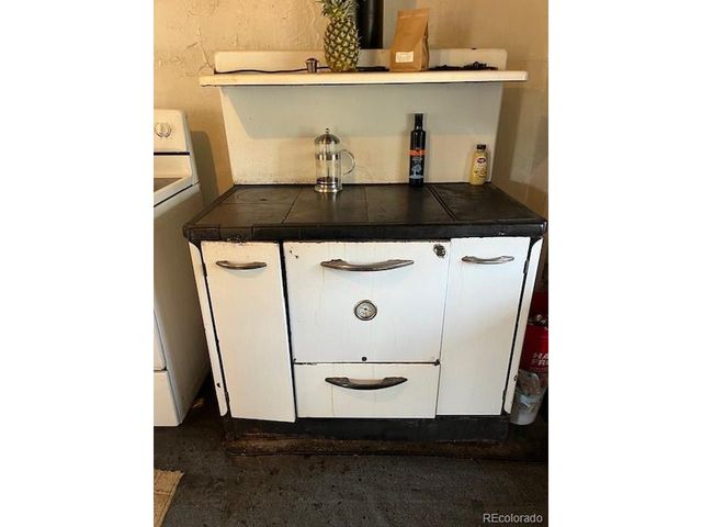 518 Trinchera St, San Luis, CO 81152