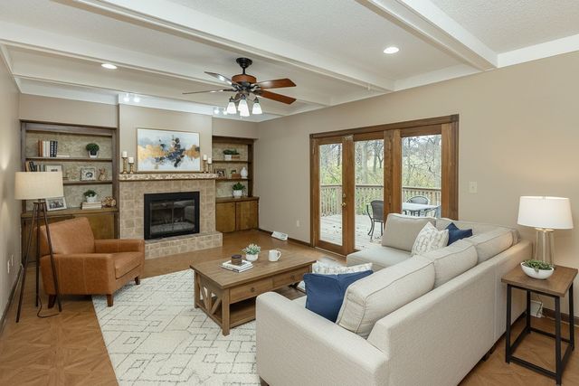 1622 NW 109th Street, Clive, IA 50325