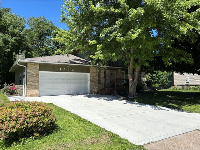 1622 NW 109th Street, Clive, IA 50325